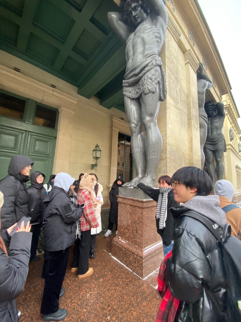 у Атлантов.jpeg