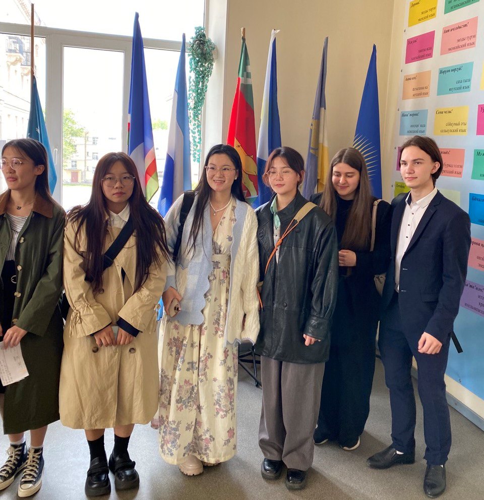 Студенты РКИ и Петровского колледжа1.jpg