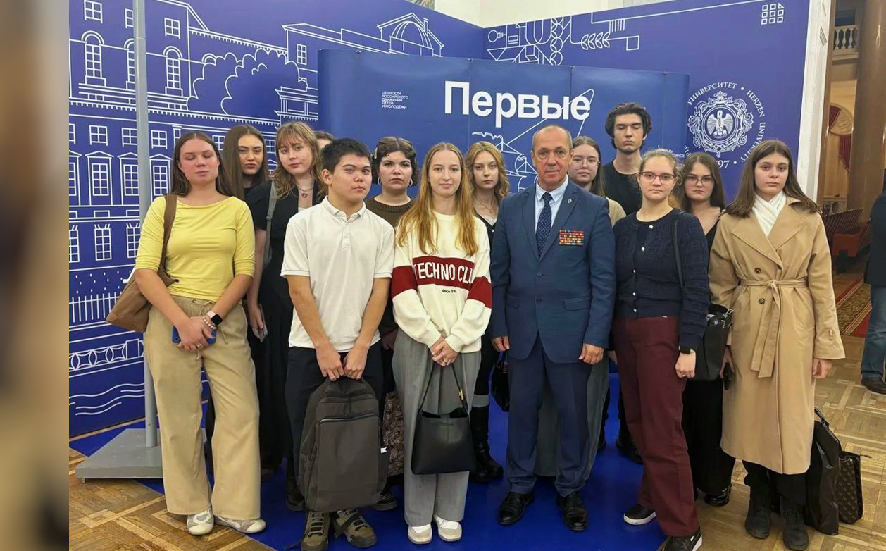 Первокурсники института дефектологического образования и реабилитации посетили встречу с первым вице-президентом Ассоциации «Группы "Вымпел"» В.К. Силантьевым