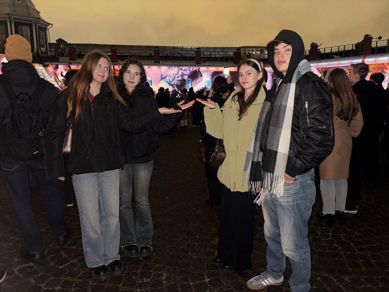 Студенты "Рекламы и связи с общественностью" посетили фестиваль "Чудо Света"