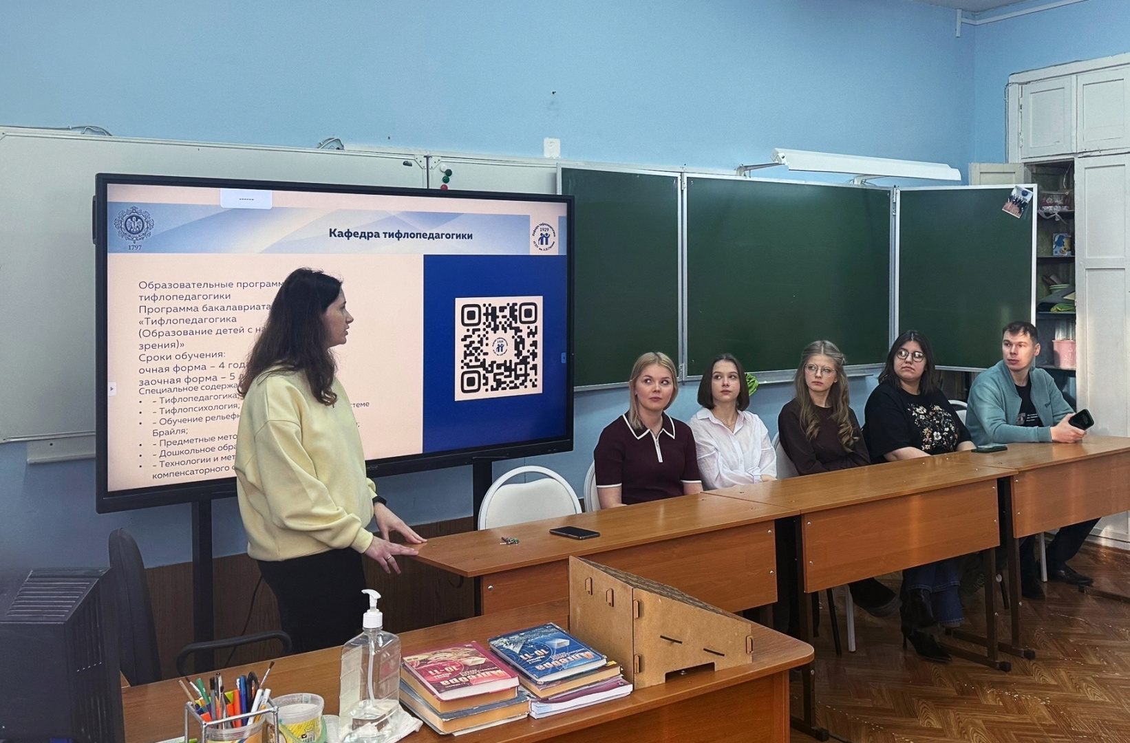 В школах России продолжаются профориентационные встречи с сотрудниками и студентами института