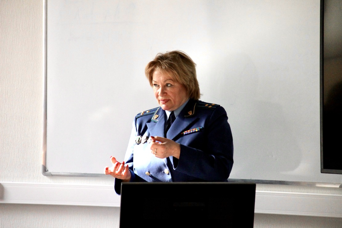 На юридическом факультете состоялась встреча студентов с начальником отдела по надзору за исполнением законов о несовершеннолетних Прокуратуры Санкт-Петербурга Качановой Ольгой Борисовной