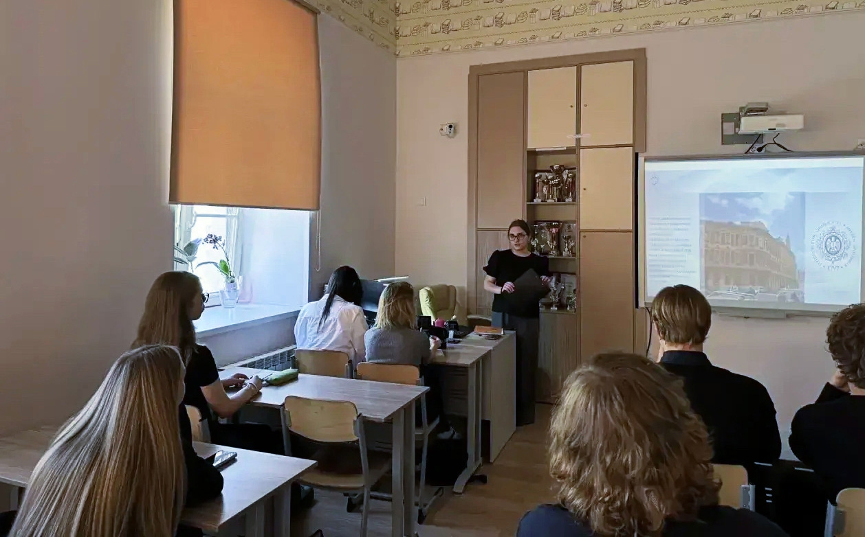 Магистрантка кафедры логопедии Александра Попова провела профориентационную встречу в гимназии №24
