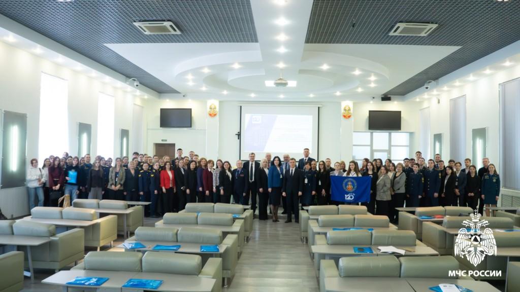 Безгодова С.А. и Иконникова Г.Ю. со студентами института психологии приняли участие во Всероссийской научно-практической конференции