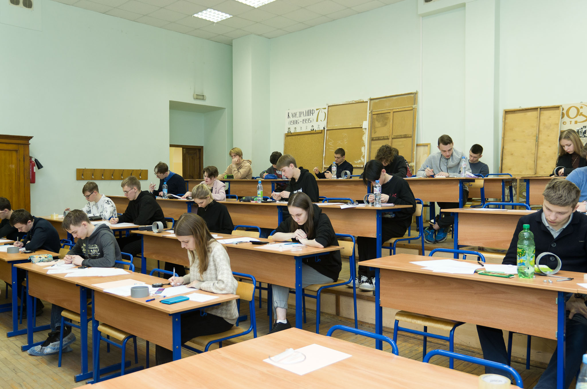 olymp-phys-2023-sm-002.jpg