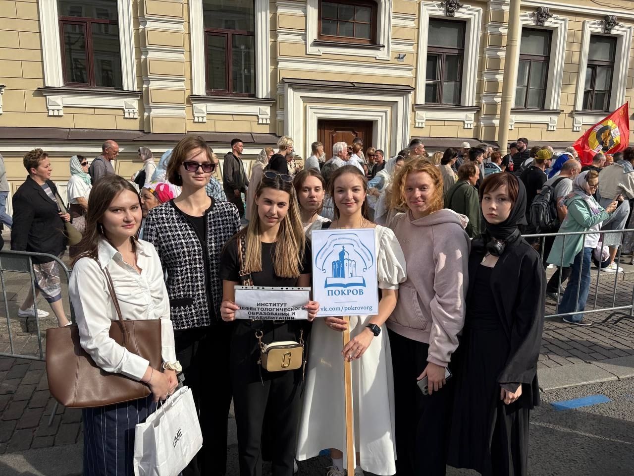 Состоялся крестный ход, посвящённый Дню перенесения мощей святого благоверного князя Александра Невского из Владимира в Санкт-Петербург