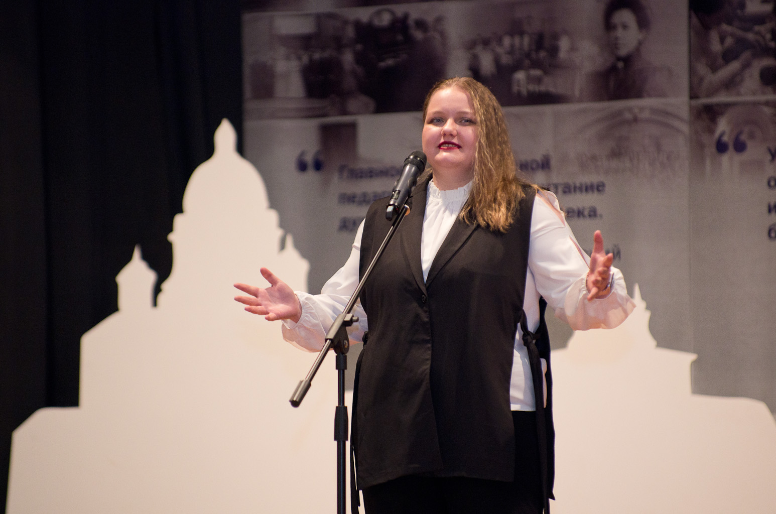 phys-alumni-2025-189-rs.jpg
