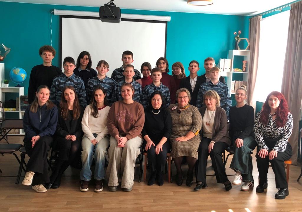 24 марта Иконникова Г.Ю. посетила с группой студентов – психологов «Специальное учебно-воспитательное учреждение закрытого типа для детей и подростков с девиантным поведением»