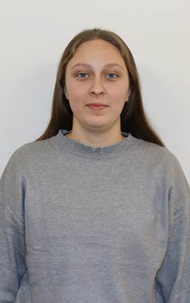 Изображение выглядит как одежда, Человеческое лицо, стена, человек Содержимое, созданное искусственным интеллектом, может быть неверным.