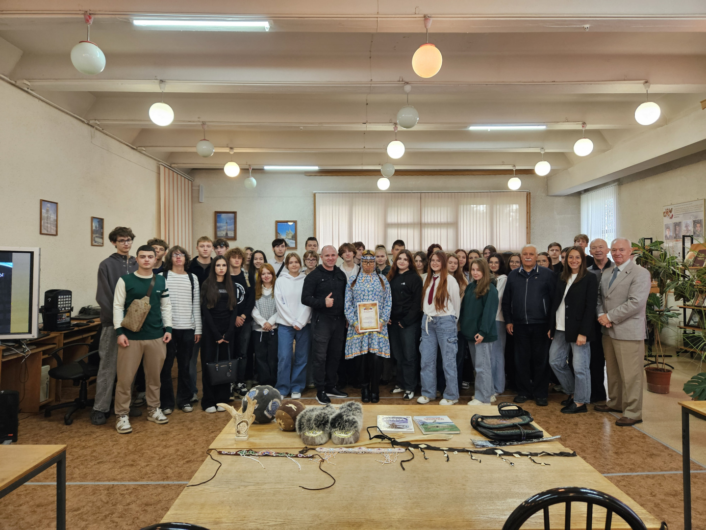 22 сентября 2025 года ассистент кафедры палеоазиатских языков, фольклора и литературы Зоя Геннадьевна Туре провела лекцию по культуре и языкам Чукотки 