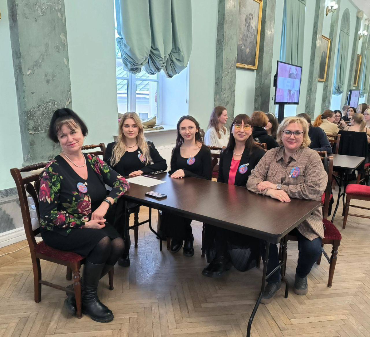 музыкальная викторина "Девочкам, девушкам, женщинам!"