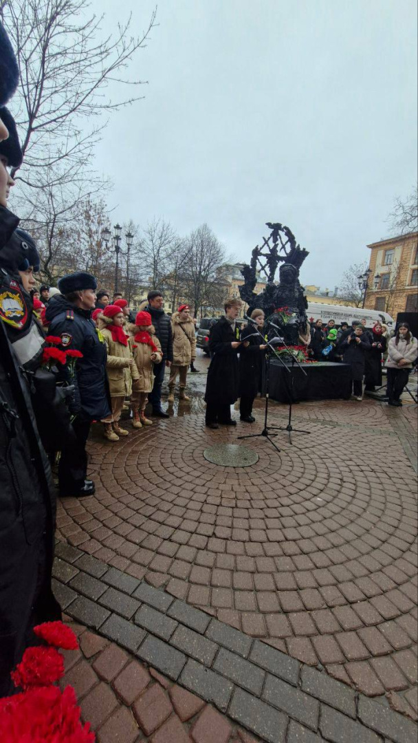 Студенты Института педагогики почтили память ленинградских учителей