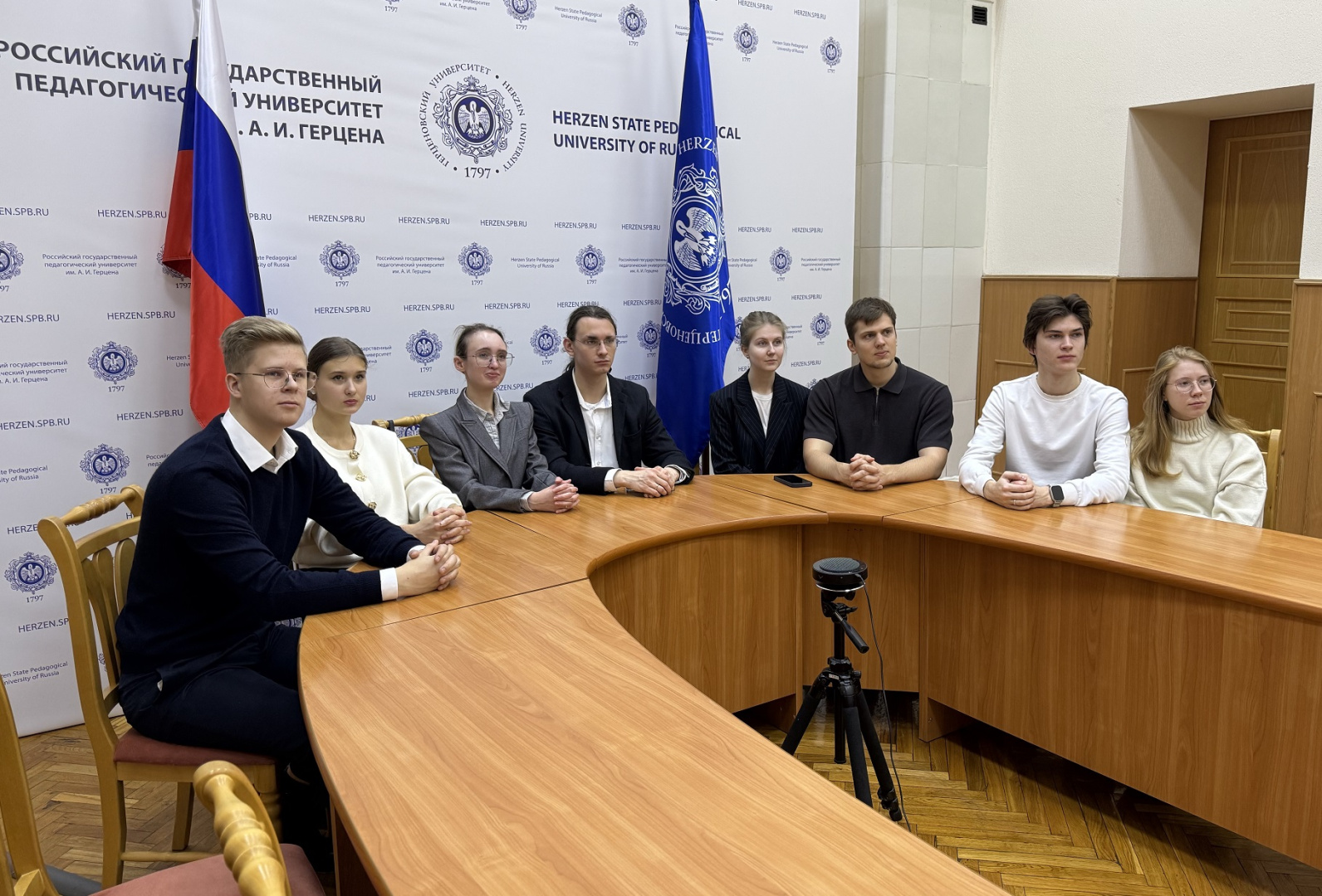 Студенческие семьи РГПУ им. А. И. Герцена приняли участие в парламентских слушаниях «Демографические вызовы и искусственный интеллект»