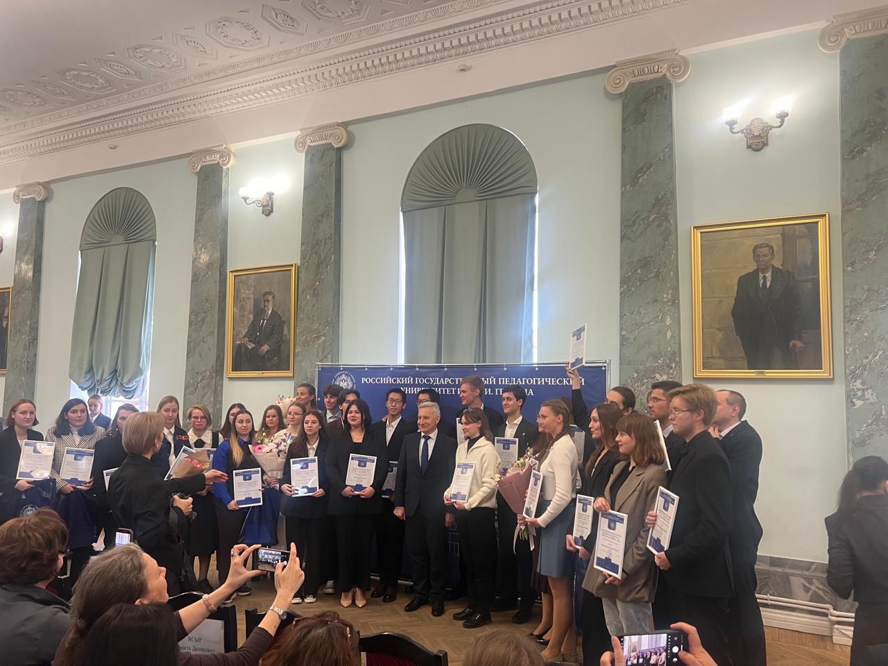 Состоялась торжественная церемония награждения победителей и лауреатов конкурса «Студент года РГПУ им. А. И. Герцена – 2025»