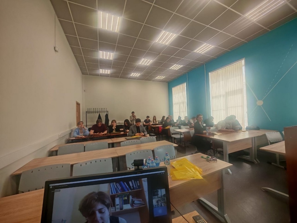 7MIj9VFND18 - 1K JPEG.jpg