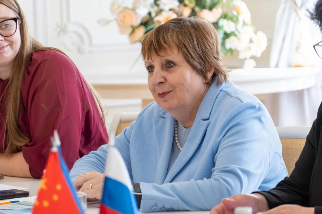 Декан юридического факультета В.Ю. Сморгунова приняла участие в рабочей встрече с делегацией Дэчжоуского университета (КНР)