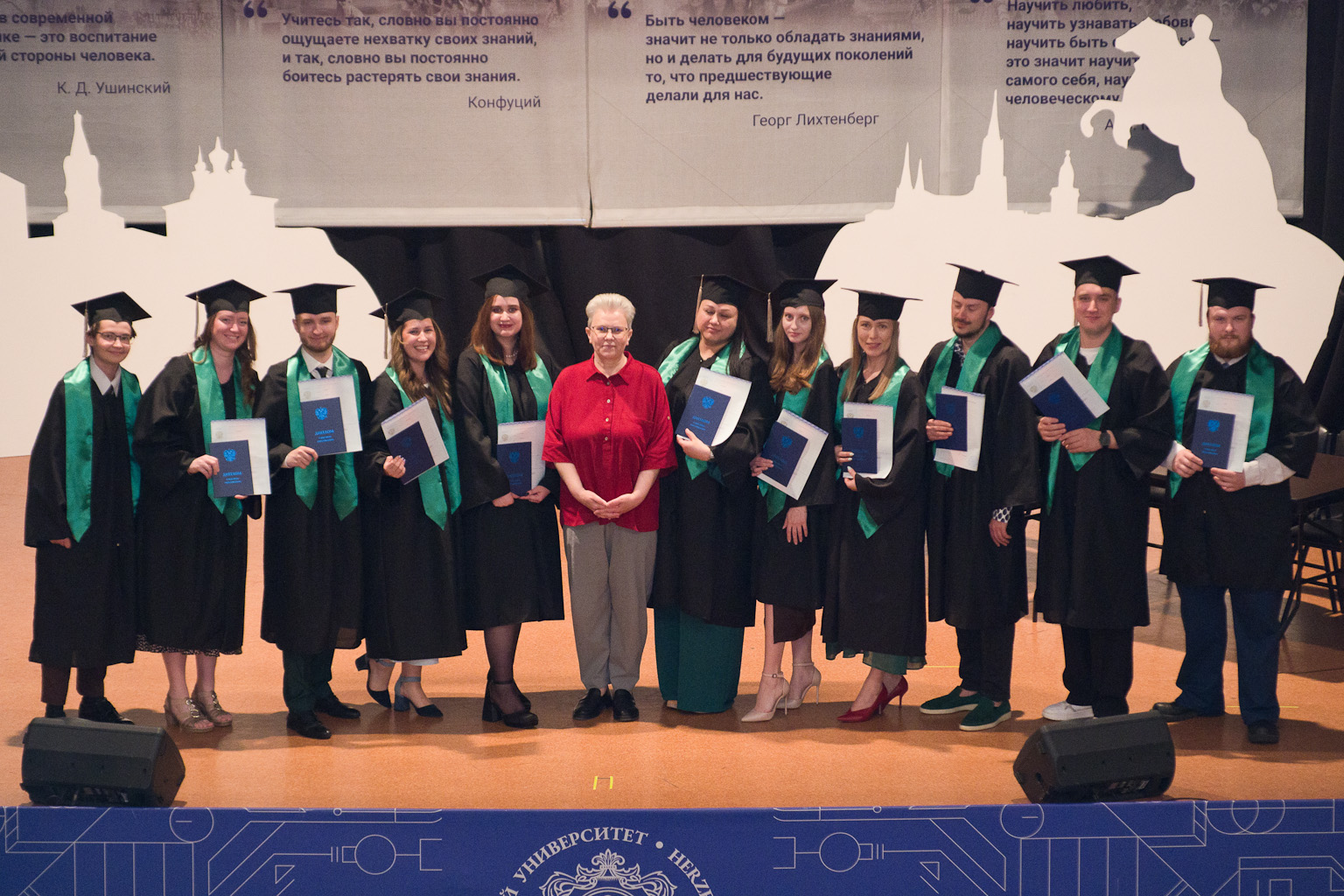 phys-alumni-2025-222-rs.jpg
