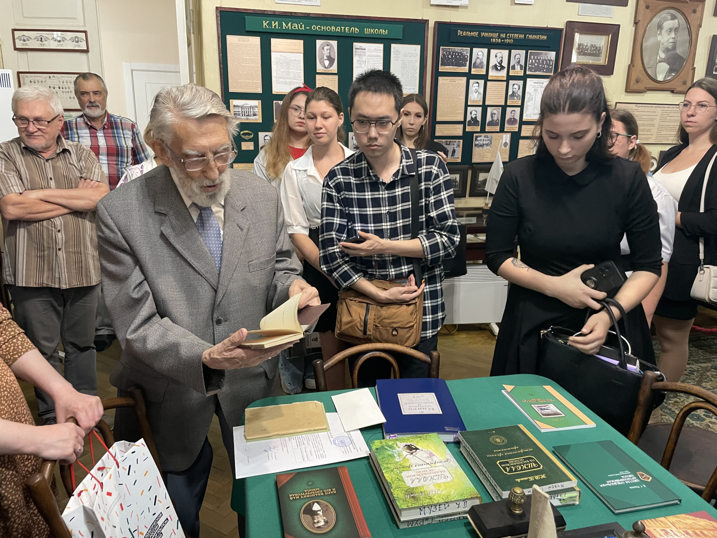 Герценовские студенты познакомились с историей знаменитой петербургской школы Карла Мая