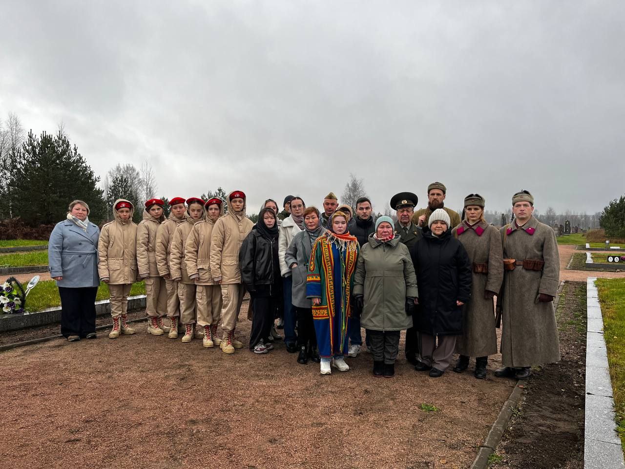 Cтарший преподаватель Валенкова В.В. совместно со студентами приняла участие в торжественно-траурном митинге, приуроченном к годовщине гибели красноармейца Константина Алексеевича Панкова, на территории мемориального комплекса «Невский пятачок»