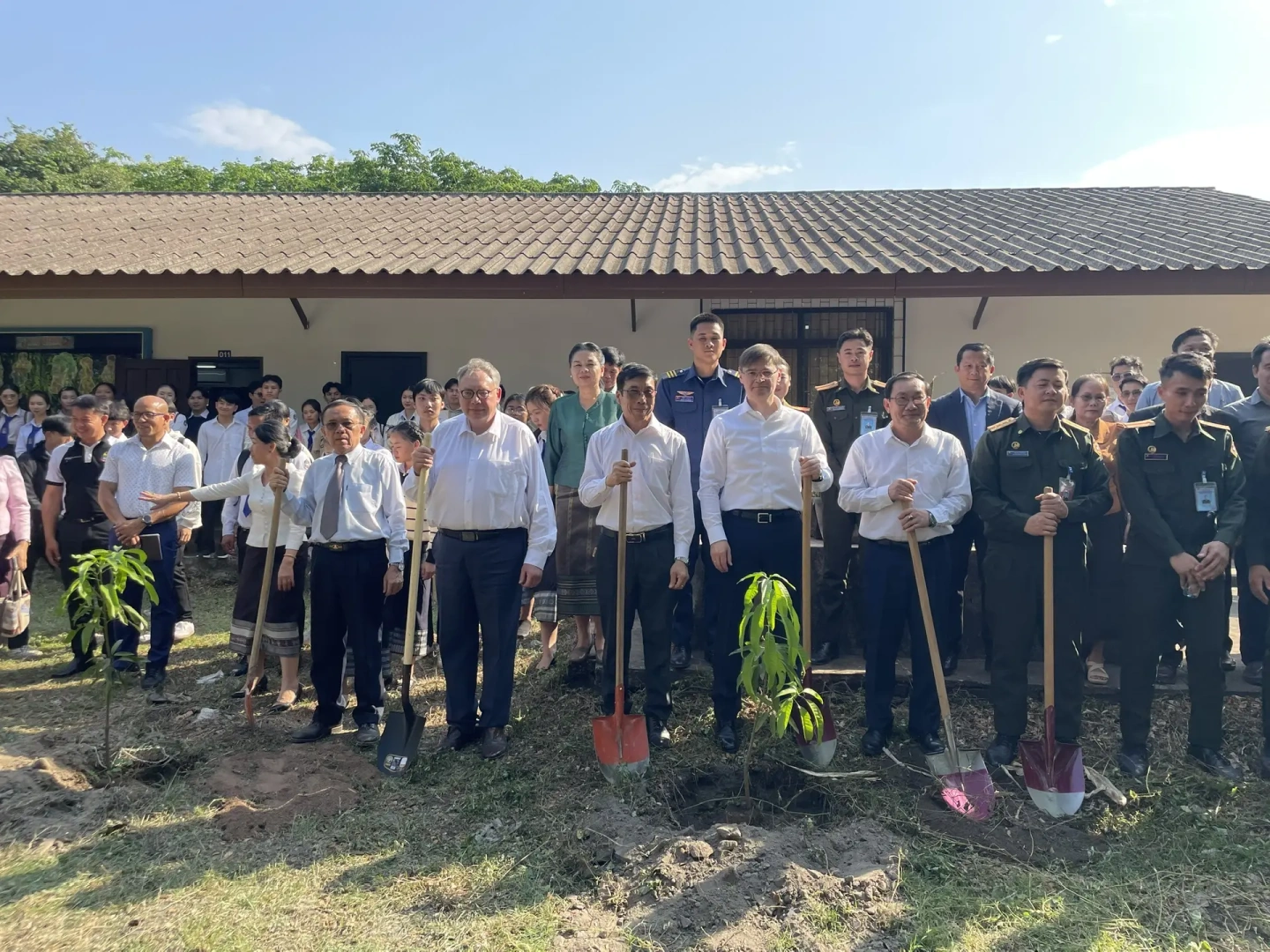 На площадке Центра открытого образования РГПУ им. А. И. Герцена в Лаосе прошла международная акция «Сад памяти»