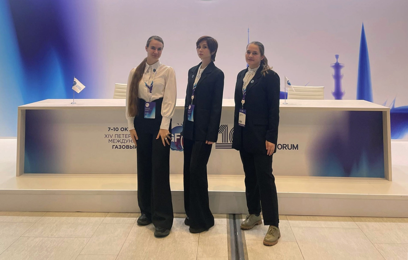 Первокурсники института дефектологического образования и реабилитации выступили в качестве волонтёров XIV Петербургского международного газового форума