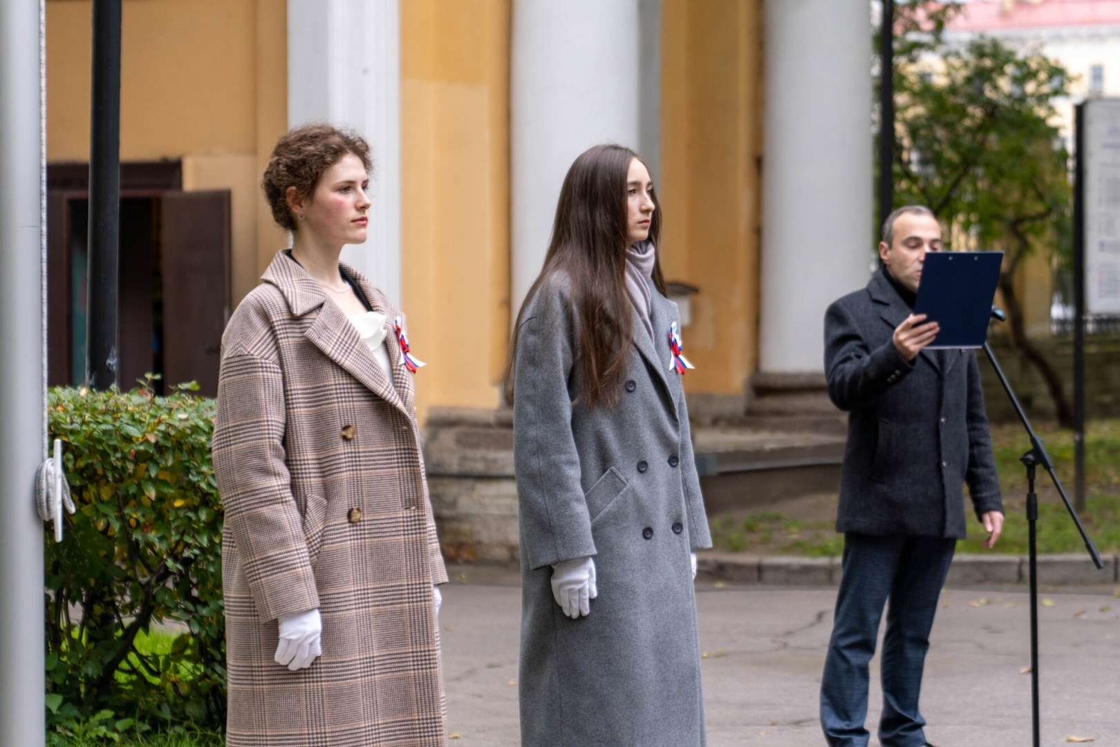 Магистрантка кафедры логопедии получила почётное право поднять флаг на традиционной торжественной церемонии