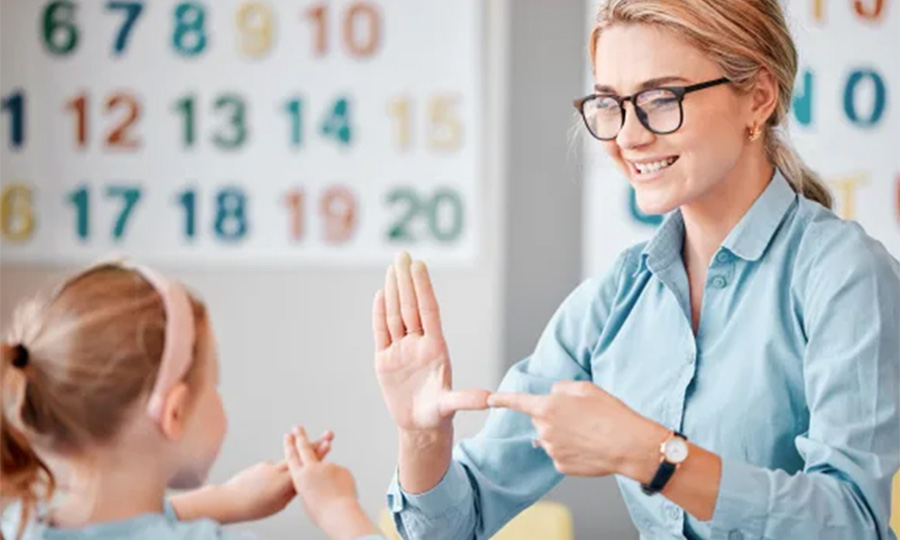 Анонс. Круглый стол социального партнерства ученых сурдопедагогов, педагогов-практиков «Сотрудничество и опыт», приуроченный к Десятилетию детства в России и Году защитника Отечества»