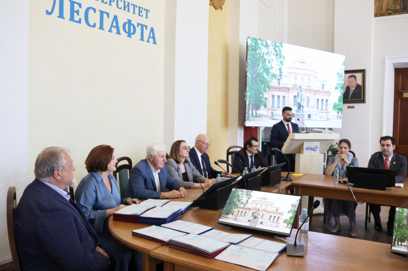 Профессор института принял участие в аттестации и торжественном вручении дипломов студентам университета им. П.Ф. Лесгафта