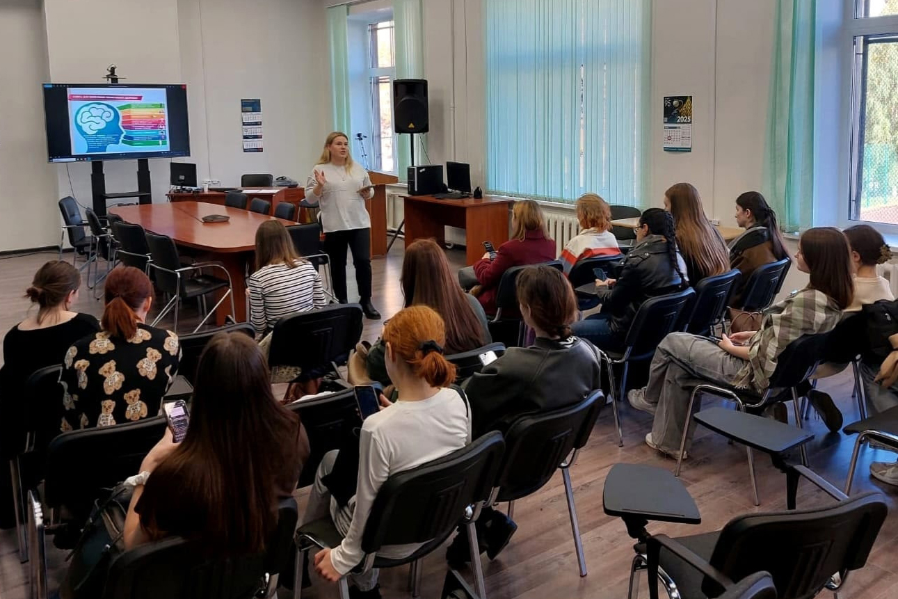 В честь Дня психического здоровья состоялся кураторский час "Разговоры о важном" для студентов 1-го курса, обучающихся по профилю "Специальная психология"