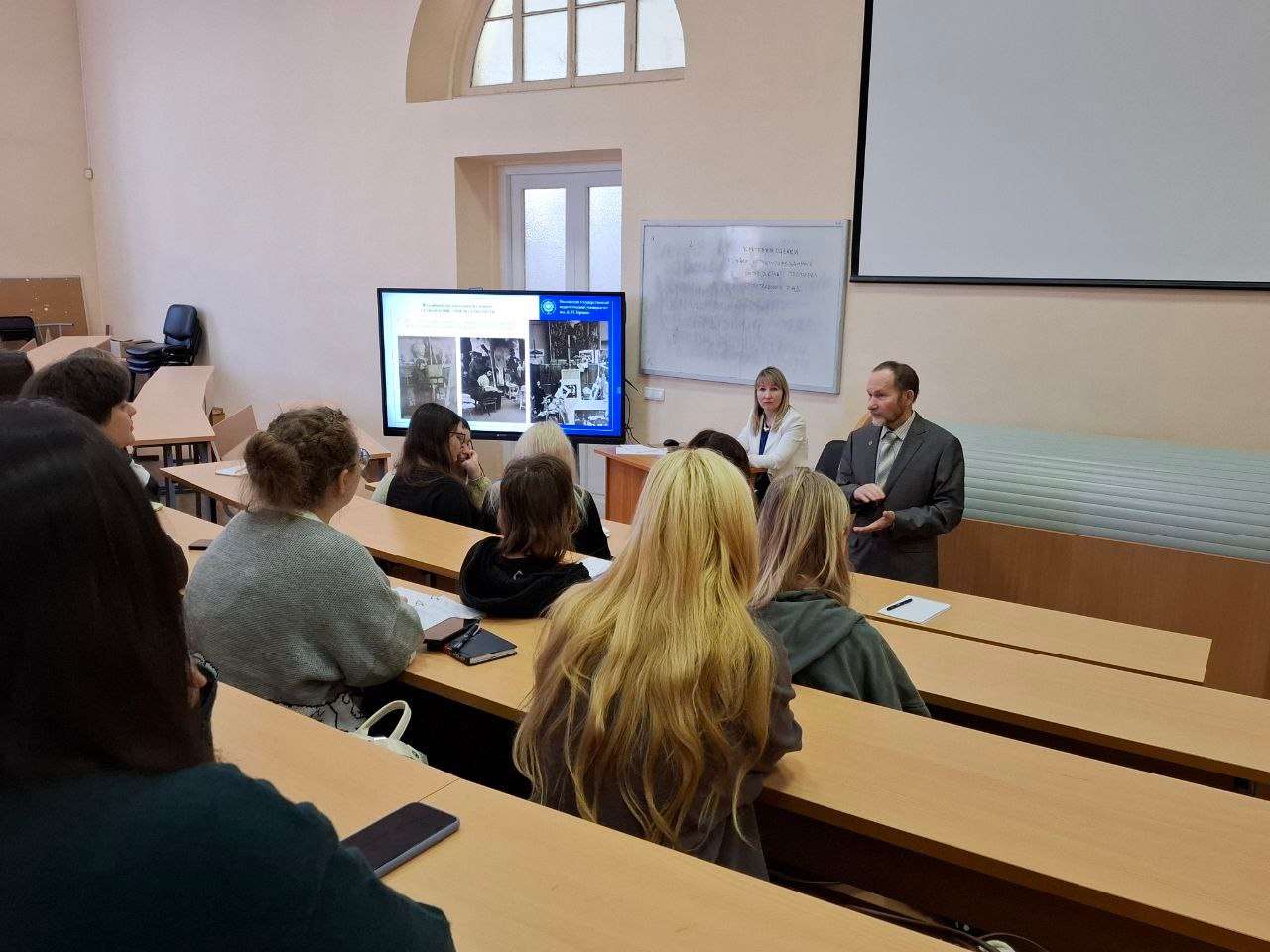Встреча студентов Института художественного образования с выдающимися педагогическими династиями