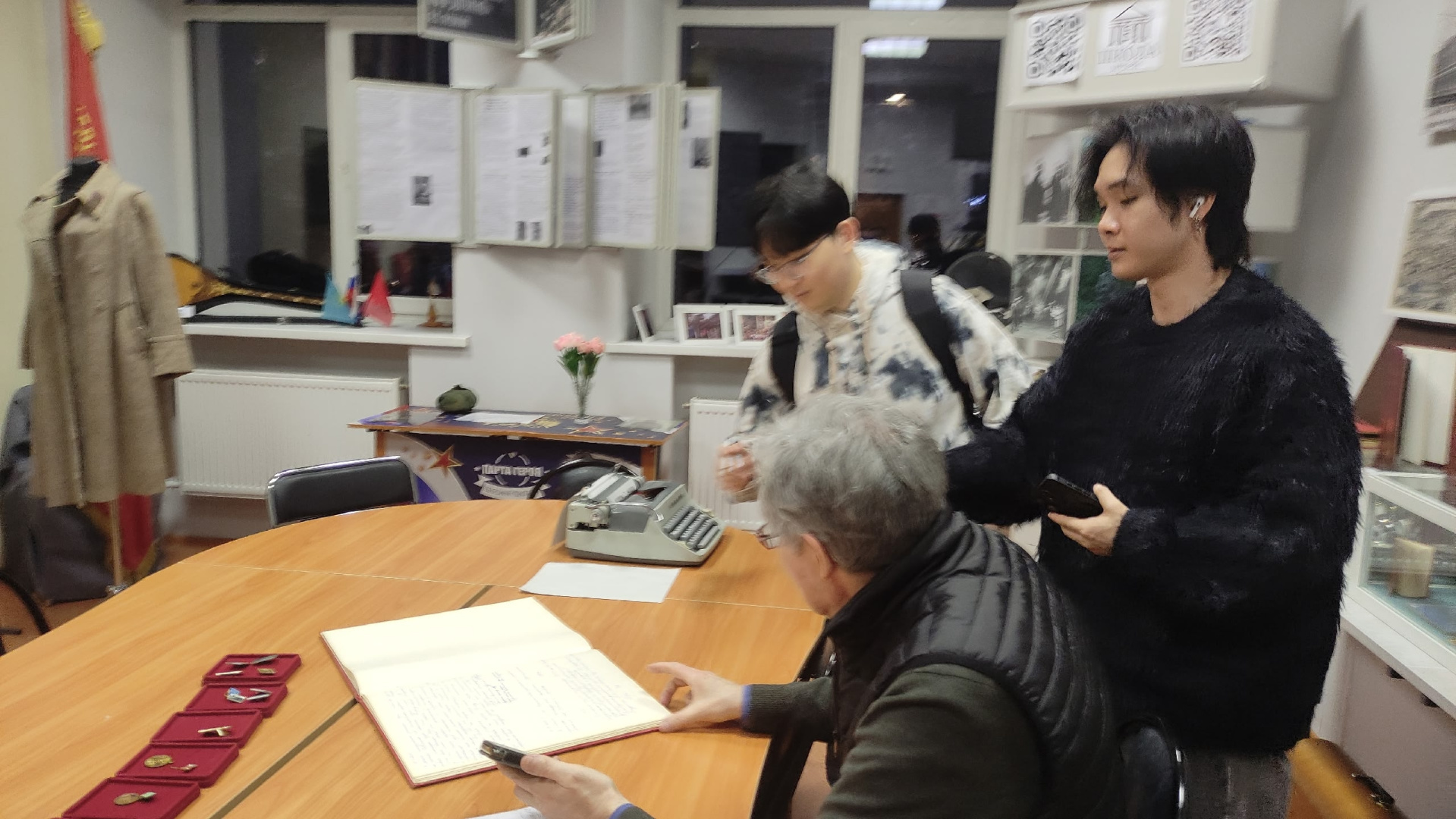 Подготовка выпускных квалификационных работ на тему «Оформление пространства школьного музея» 