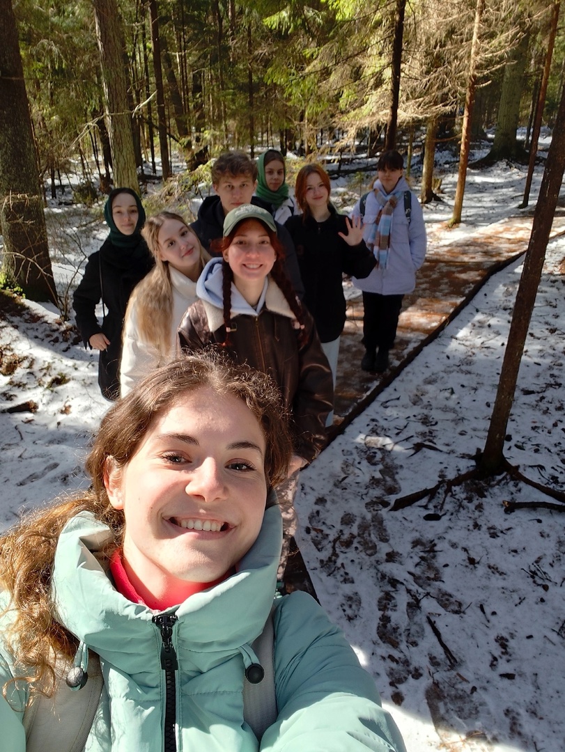 13 апреля 2025 года в рамках мероприятий #ВузЭкоФест обучающиеся факультета биологии побывали на экскурсии по экотропе "Комаровский берег"