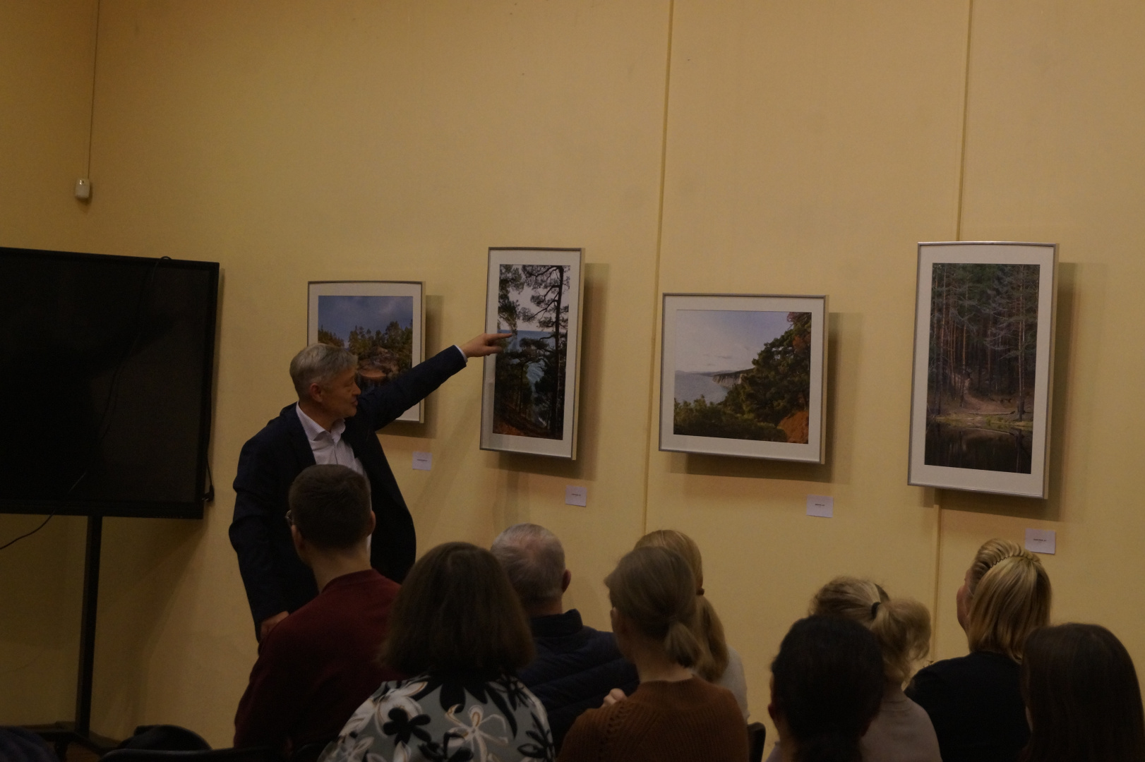 В институте философии человека прошло открытие выставки фотографий Олега Карелова "Родные просторы"