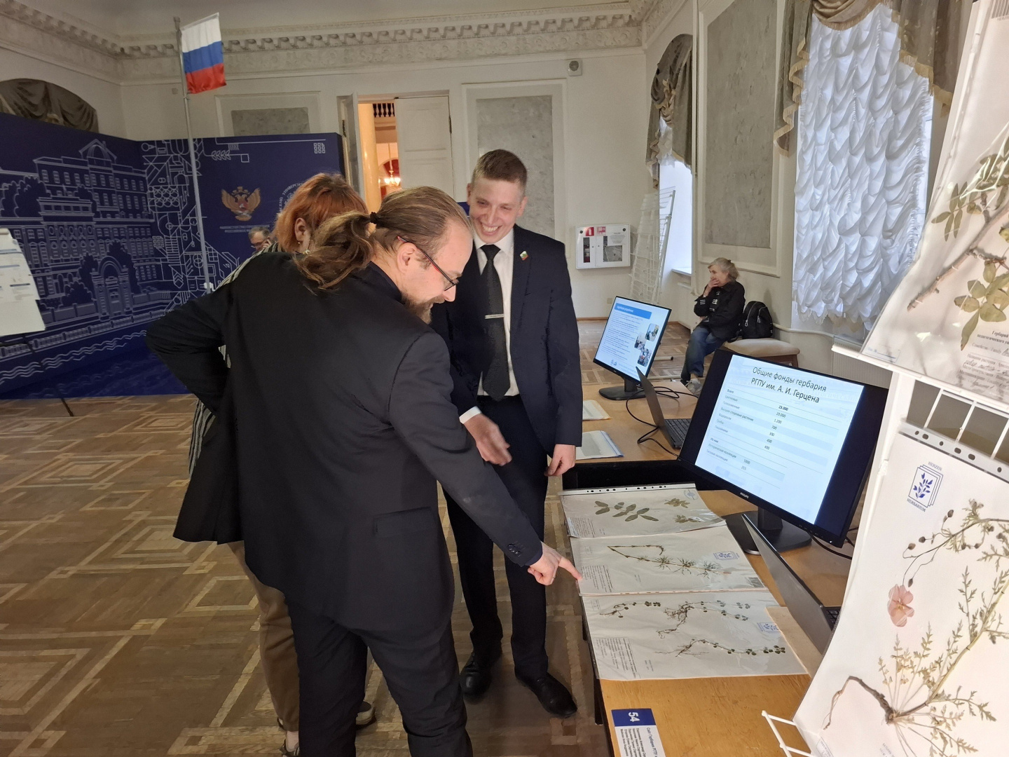 Преподаватели и обучающиеся факультета биологии приняли участие в XXIV выставке научных достижений