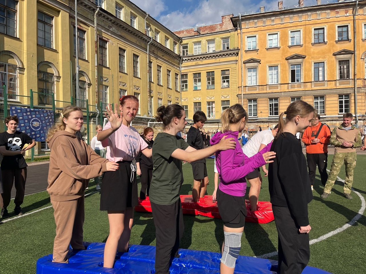 24 сентября 2024 года первокурсники факультета биологии приняли участие в спортивном празднике