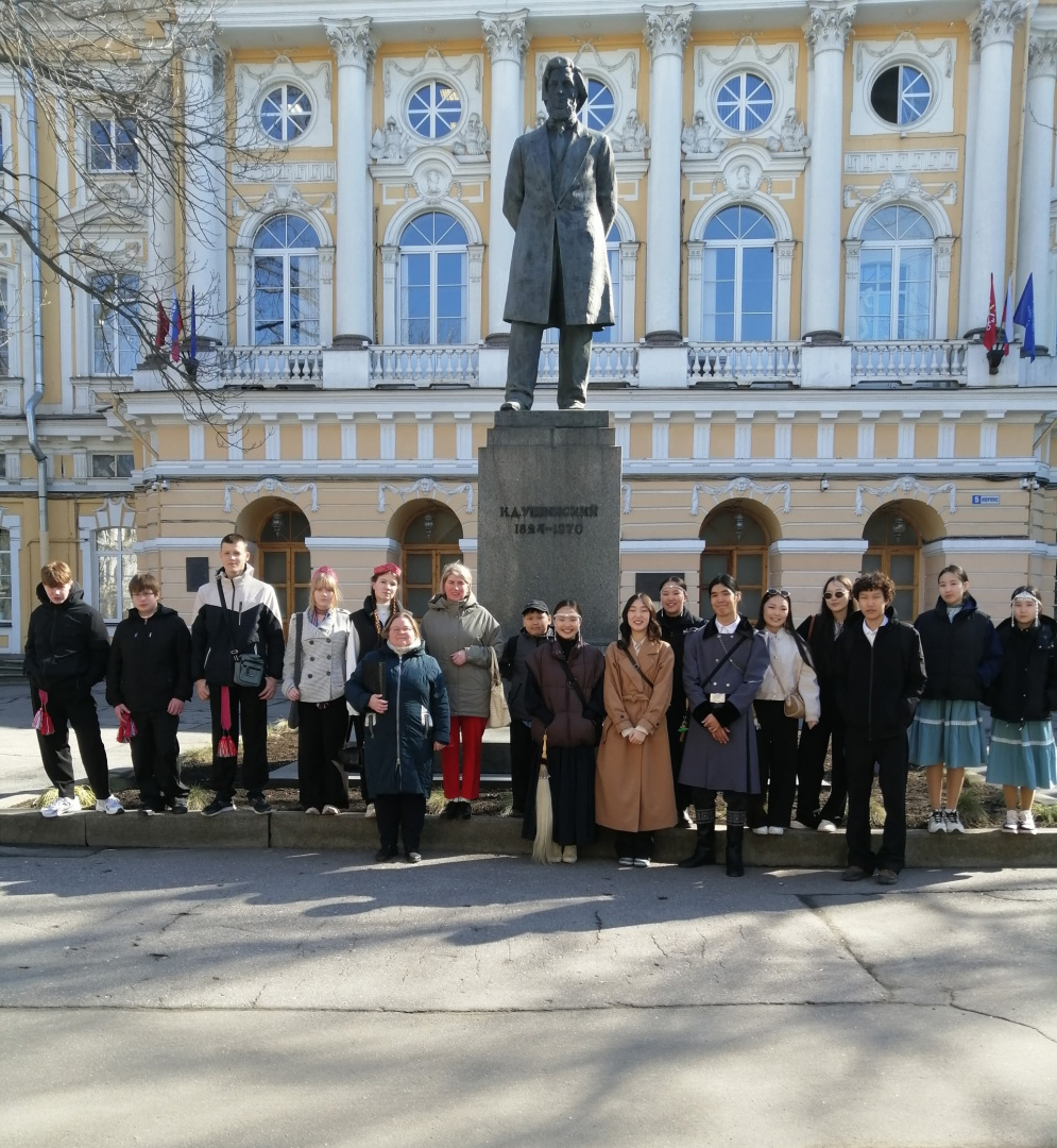 Макаренковский форум. школьники.jpg