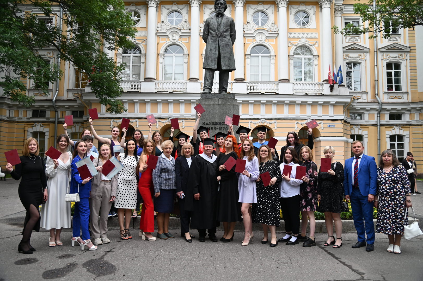 Торжественная церемония вручения дипломов выпускникам 2023 года.