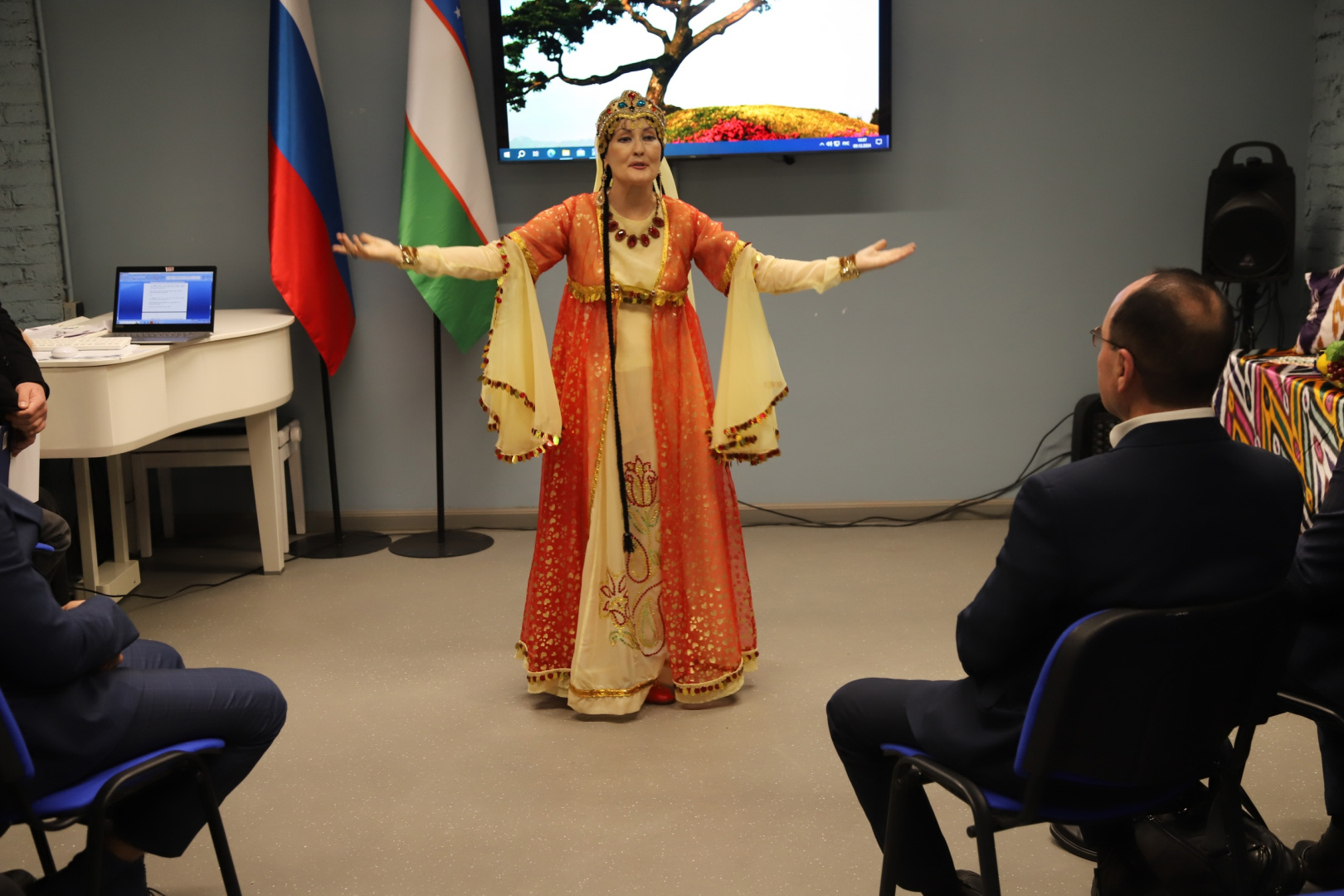 Колорит, традиции и легендарный плов. Мероприятие ко Дню Конституции Узбекистана