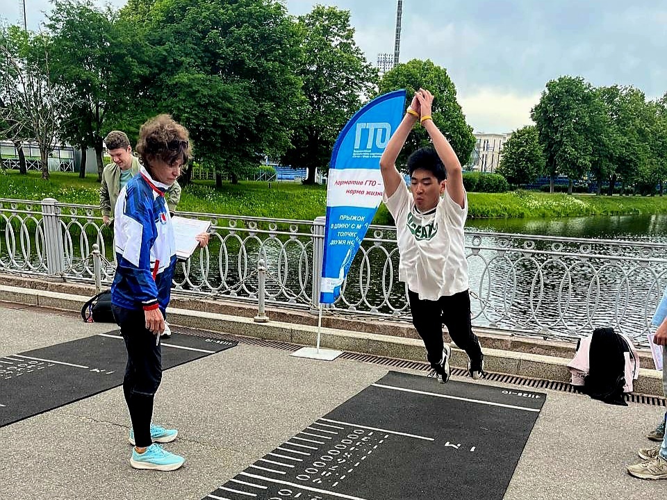 «Знак ГТО на груди у него...»