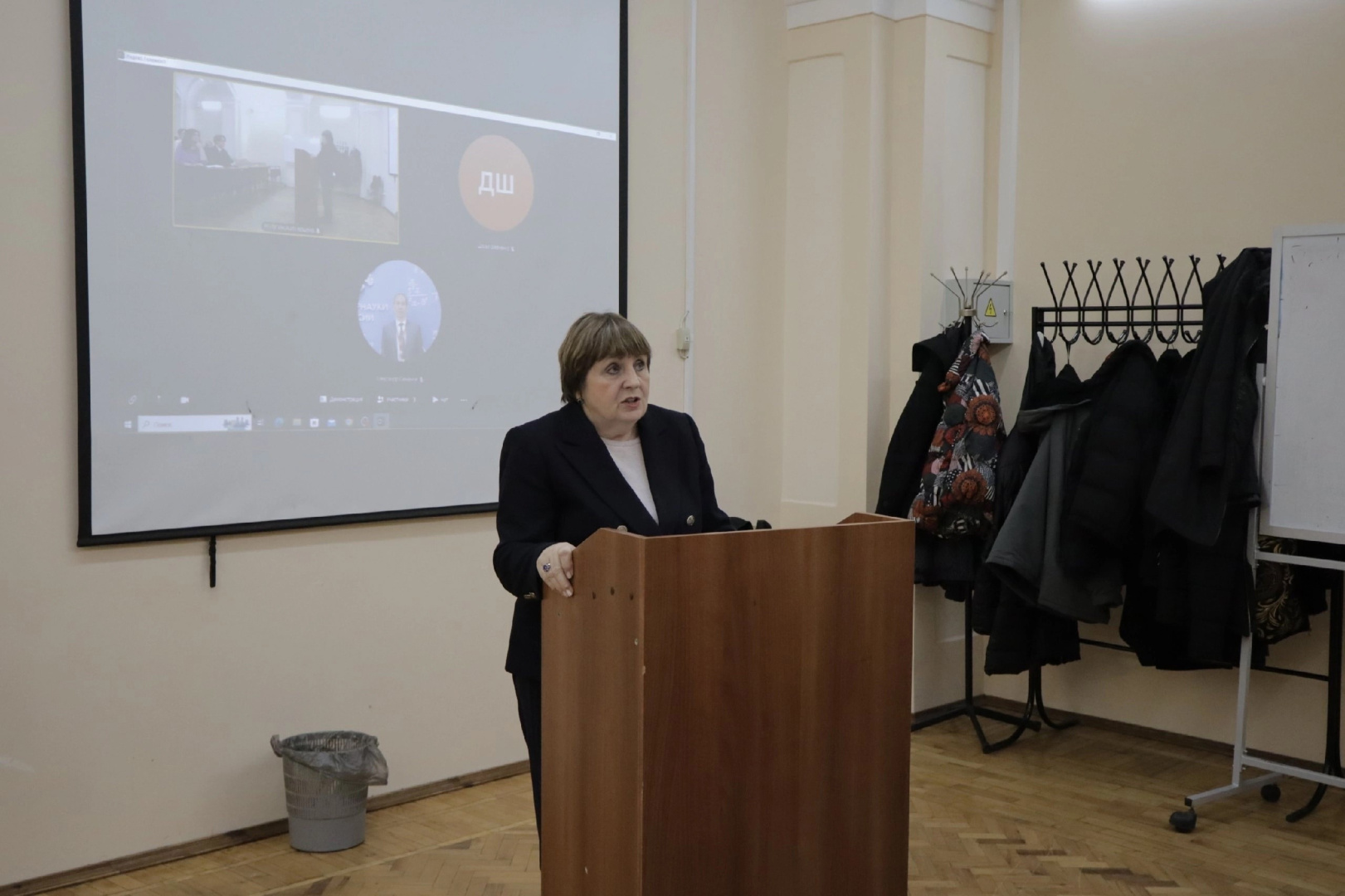 На юридическом факультете РГПУ им. А.И. Герцена в рамках III Международной научно-практической конференции «Университет, открытый регионам» состоялся межвузовский молодёжный круглый стол «Право и образование в современной России»