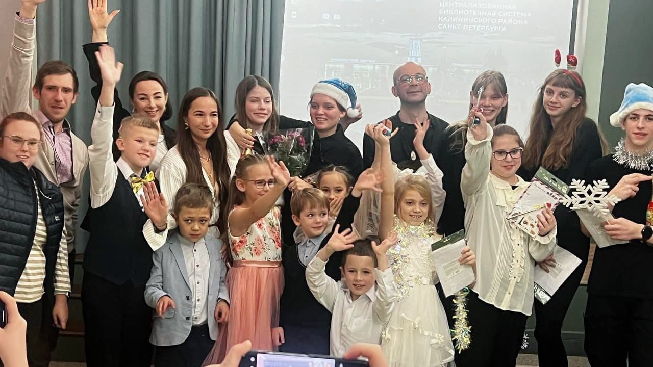 В центральной детской библиотеке Калининского района состоялся новогодний концерт.