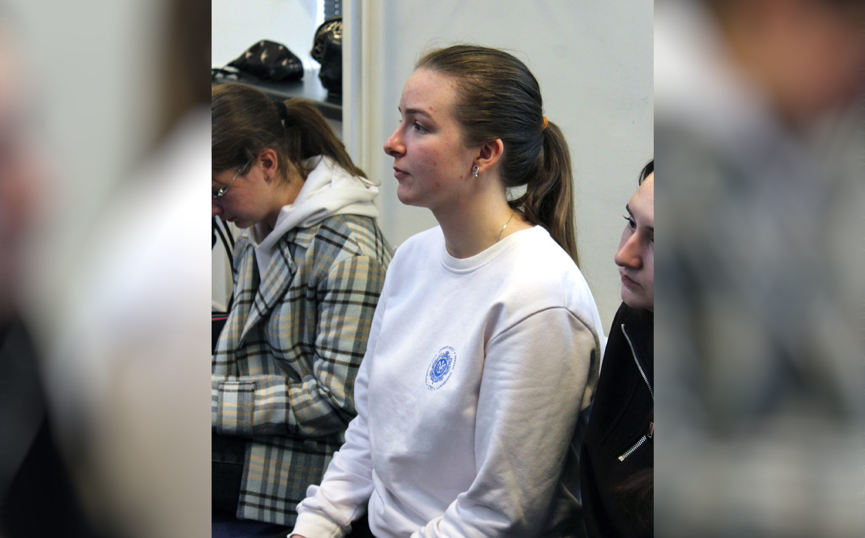 Студентка кафедры сурдопедагогики Татьяна Немченко выступила на собрании Совета обучающихся РГПУ им. А.И. Герцена