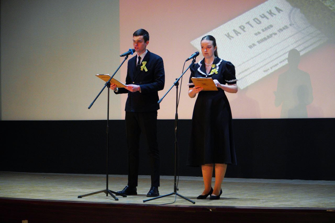 Студентка кафедры сурдопедагогики стала ведущей памятного урока "Блокадный хлеб" на сцене Дома Кино