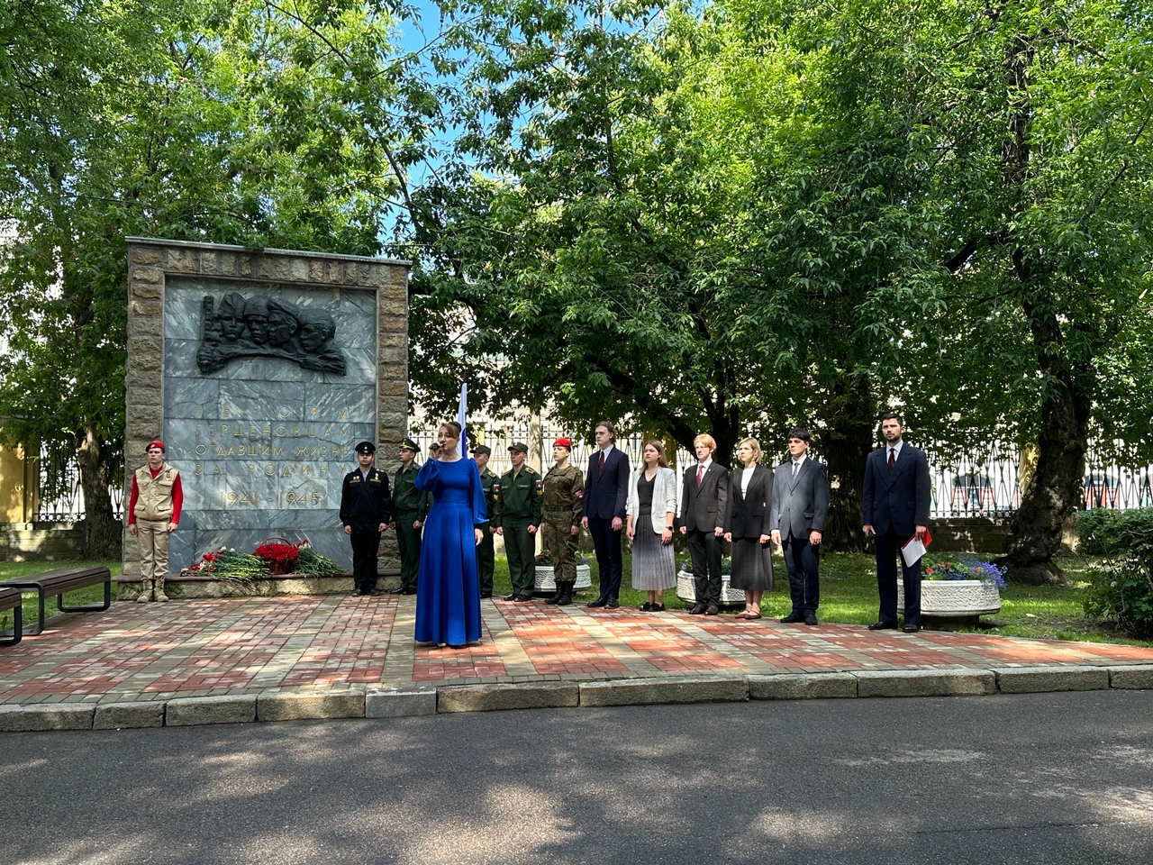 В День памяти и скорби, в РГПУ им. А.И. Герцена состоялась торжественно-траурная церемония возложения цветов