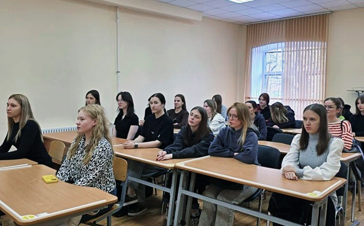 Для первокурсников кафедры олигофренопедагогики состоялся кураторский час, посвящённый Дню Победы