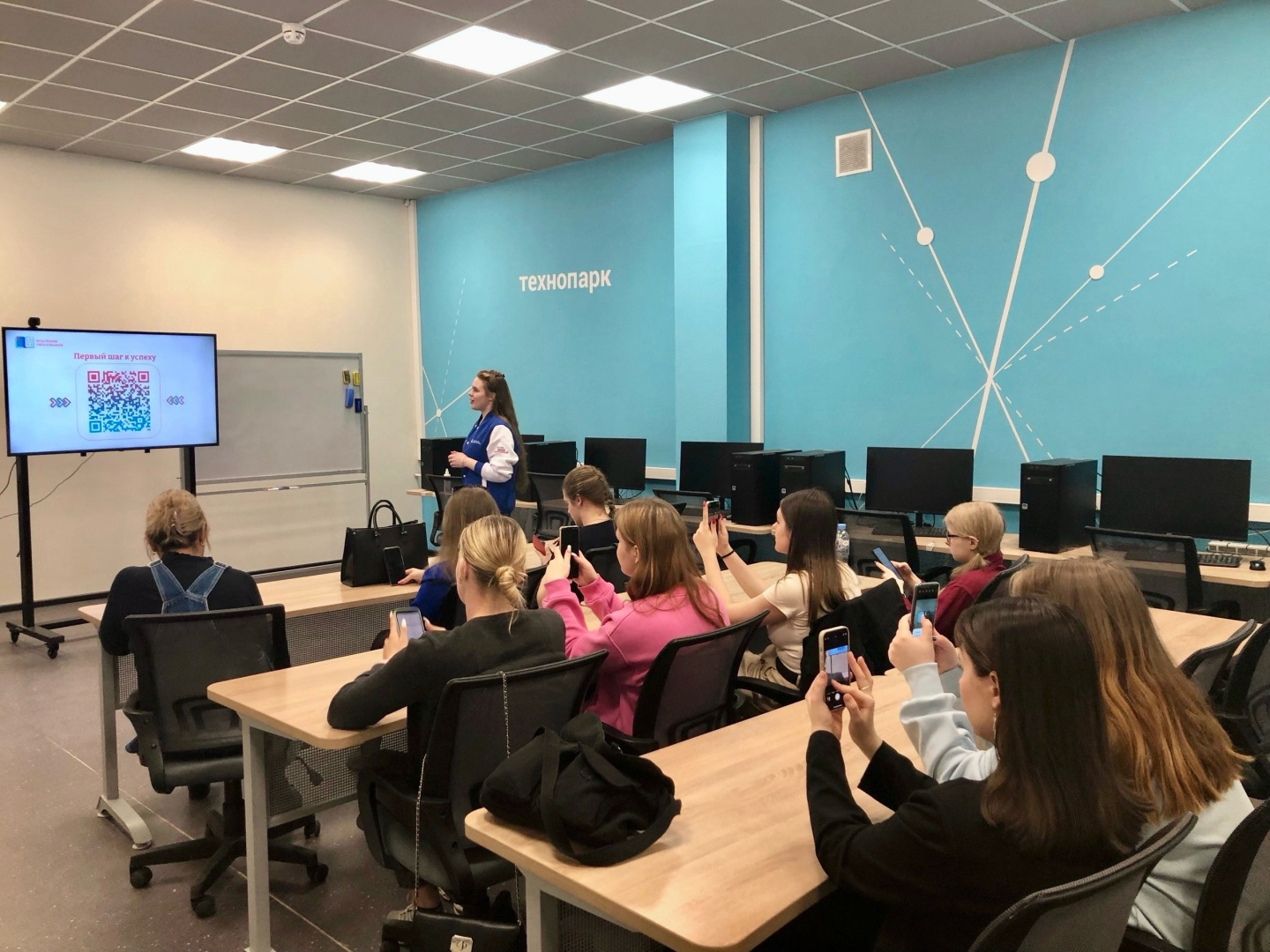 Встреча студентов с Вероникой Валивахиной – дважды финалистом и представителем студенческого актива проекта «Флагманы образования»