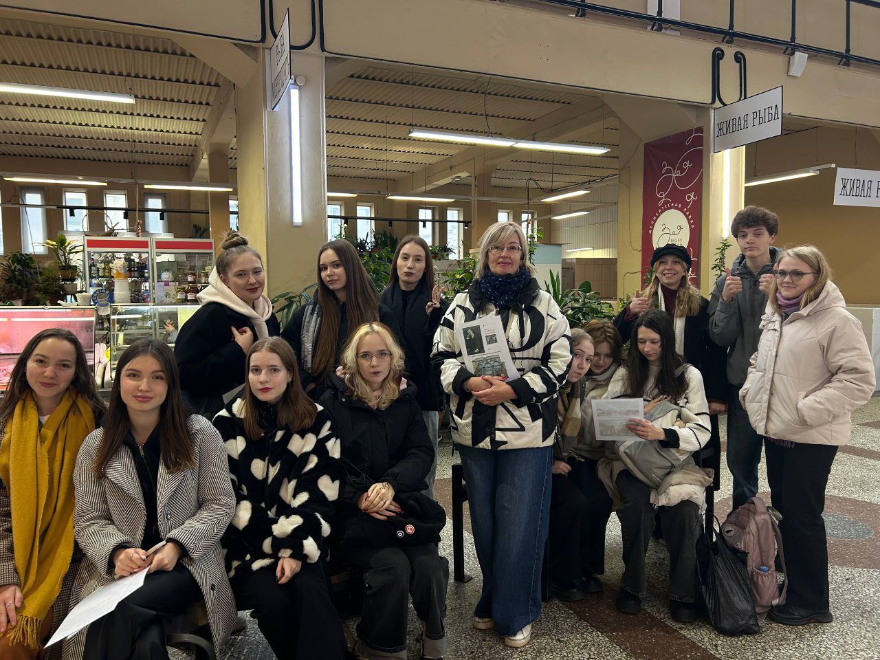 Cтуденты 1 курса направления "Культурологическое образование", группа "Музейного и театрального образования" провела кураторский час в виде экскурсии о повседневной культуре Петербурга