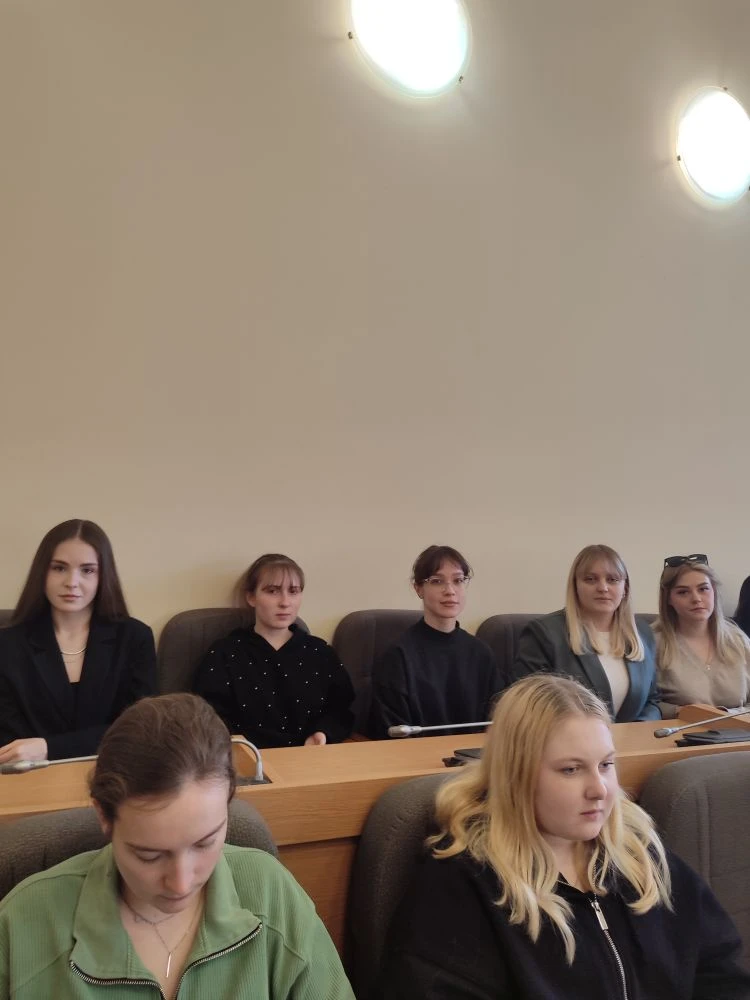 В Гербовом зале РГПУ им. Герцена состоялась встреча на тему «Финансовый план семьи. Покупаем больше за те же деньги», которую провел представитель Центрального банка Российской Федерации