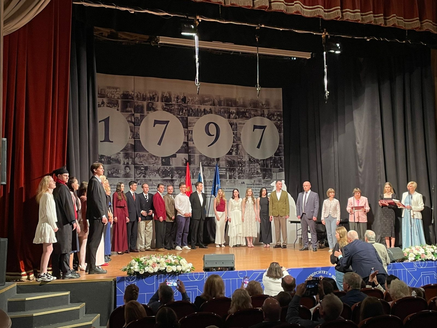 В Колонном зале РГПУ им. А. И. Герцена прошла торжественная церемония вручения красных дипломов о высшем образовании выпускникам основных образовательных программ бакалавриата и магистратуры юридического факультета