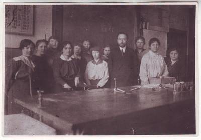 ЖПИ. В.Н. Крестинская ассистент каф. орг.химии и проф.Лебедев С.В.1914.jpg